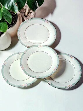 ROYAL DOULTON VOGUE SOPHISTICATION TC1157 Salad PLATE 8" England Set of Four